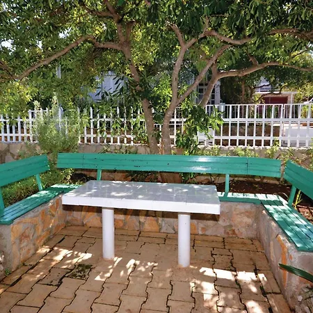Apartment Ivanje Gomile Bb III