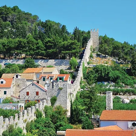 Apartment Apartment Ivanje Gomile Bb III