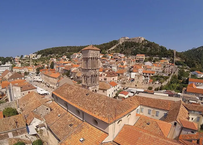 Apartment Ivanje Gomile Bb III * Stari Grad (Hvar)